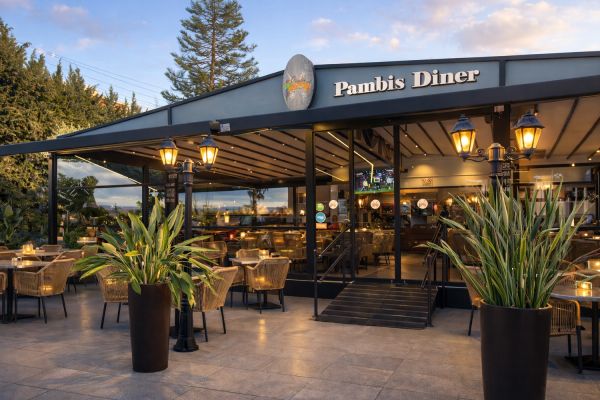 Unwind and Delight in Live Music and Culinary Deli